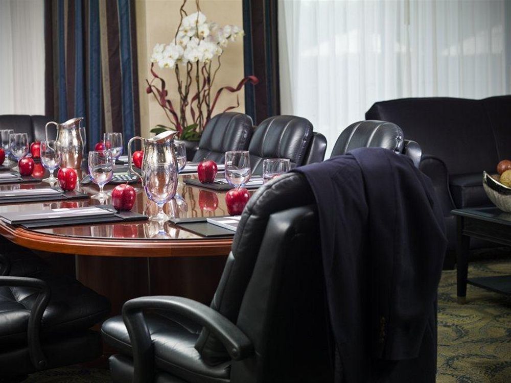 Crowne Plaza Costa Mesa Orange County By Ihg Hotel Бизнес снимка